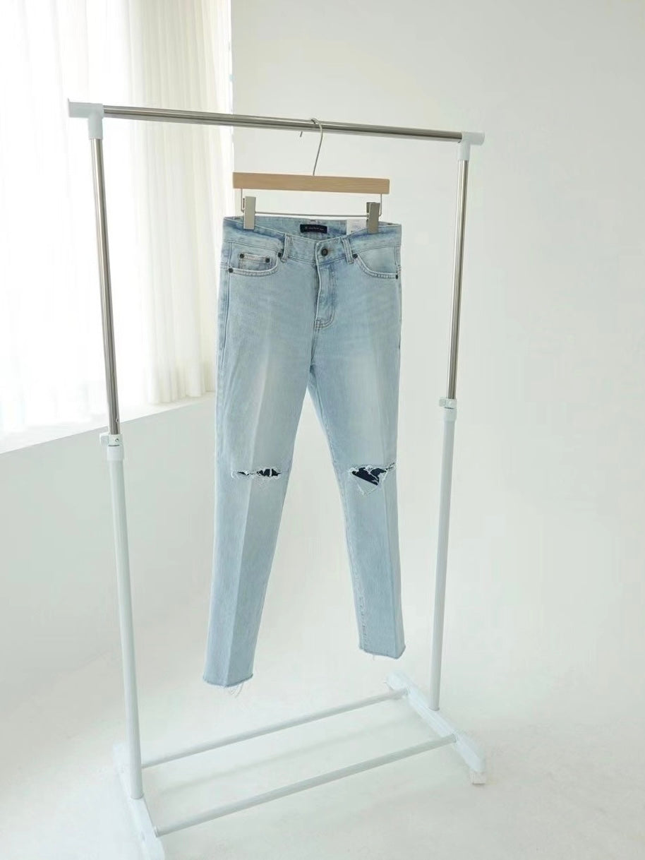 Light Blue Denim Jeans With Slash Details - Apple’s Farm