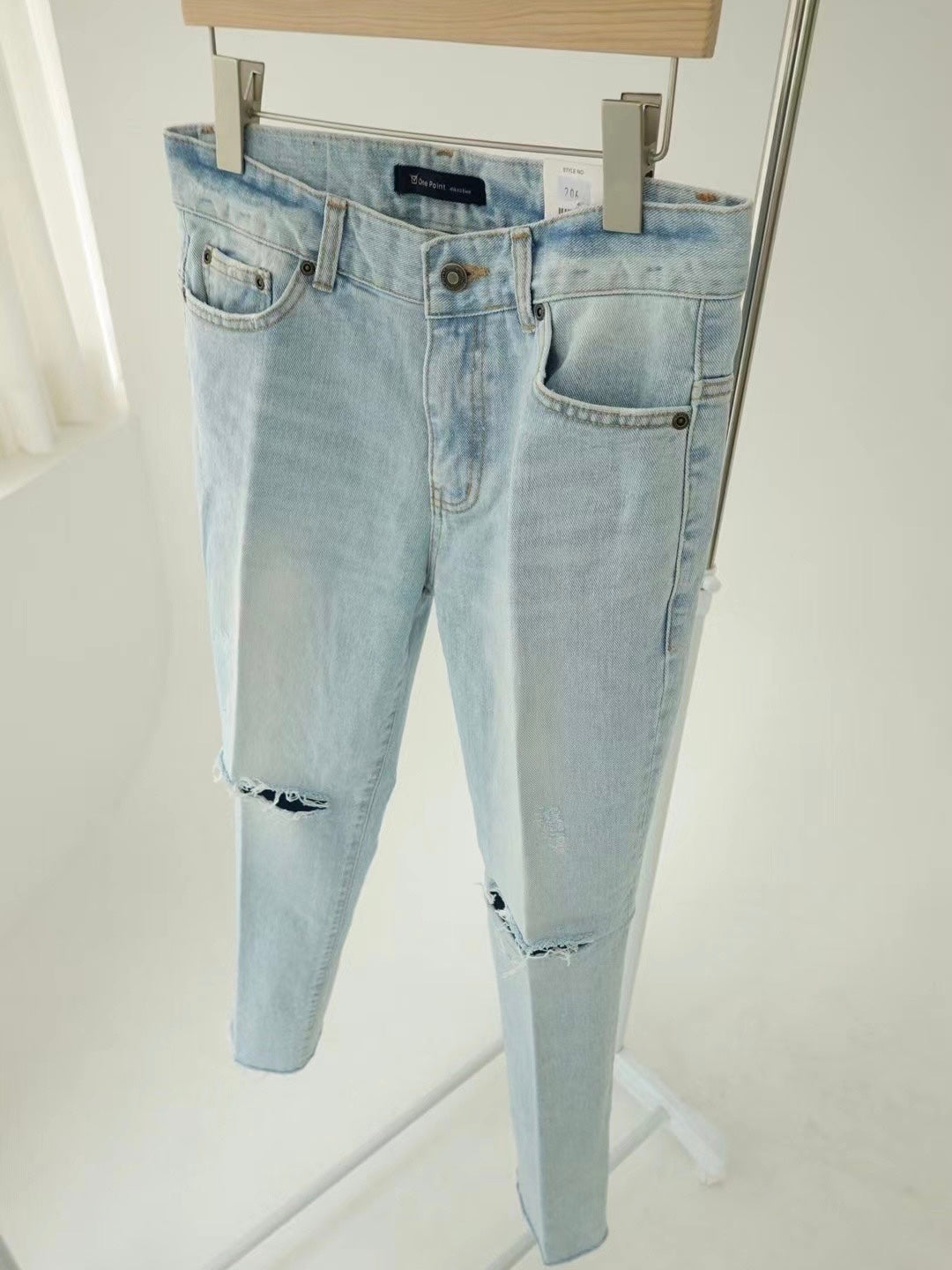 Light Blue Denim Jeans With Slash Details - Apple’s Farm 