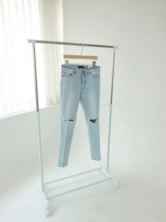 Light Blue Denim Jeans With Slash Details - Apple’s Farm 